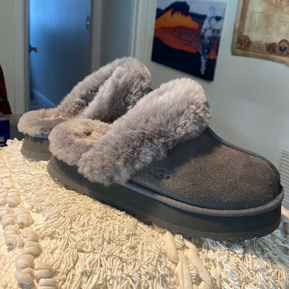 Size 7 grey platform Uggs